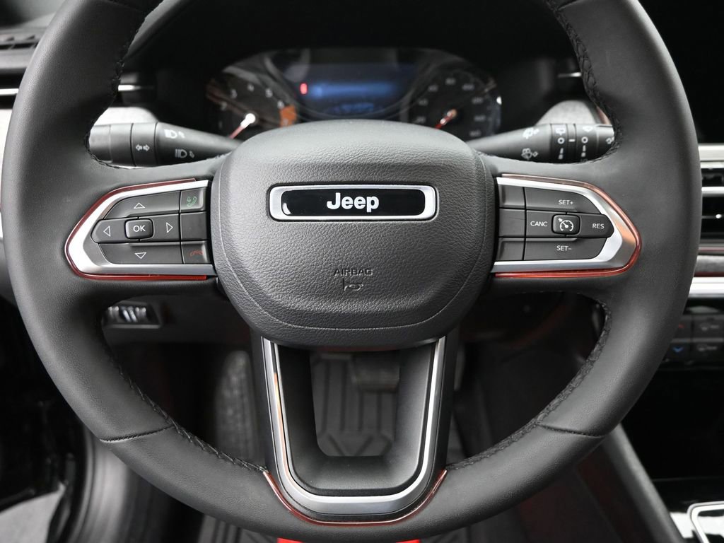 Used 2023 Jeep Compass Latitude image 14