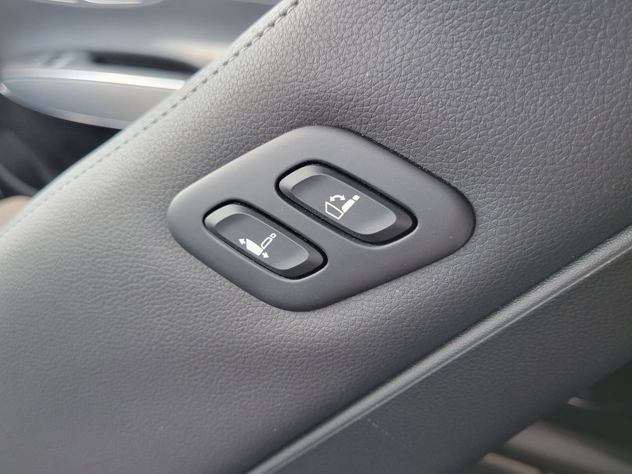 Used 2025 Genesis GV70 2.5T Sport Prestige w/ Sport Prestige Package image 15