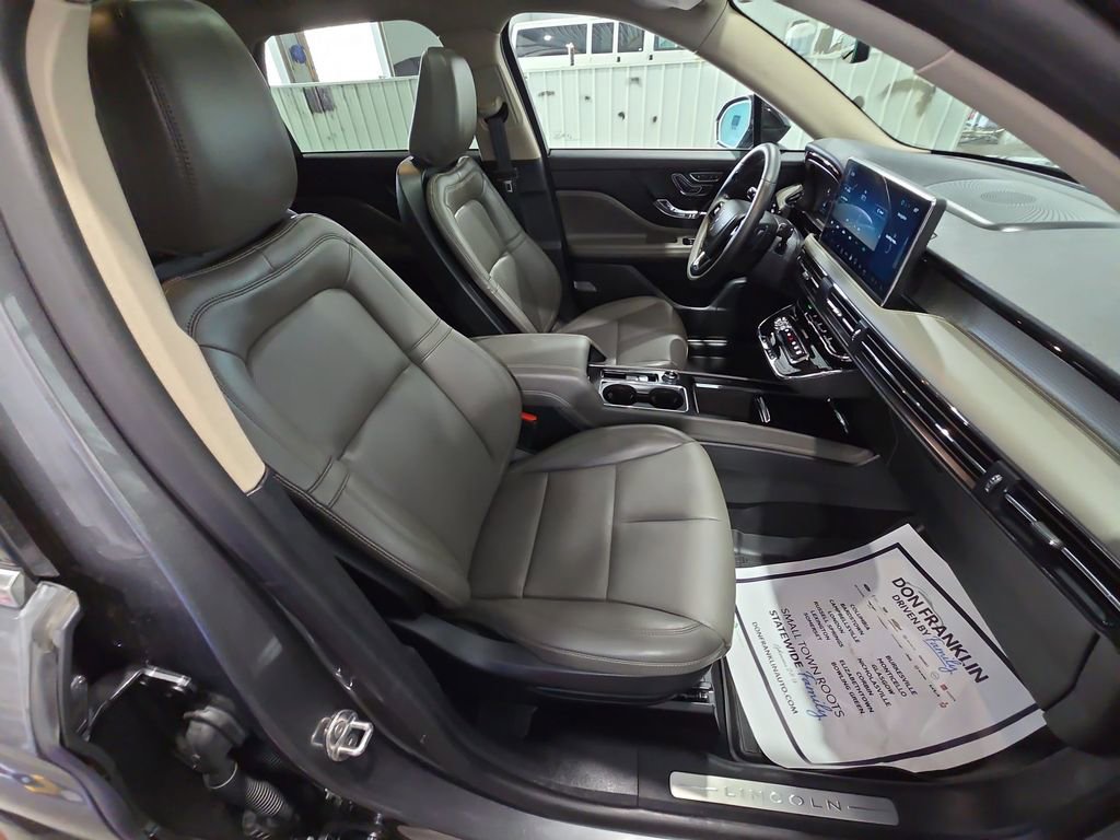 Used 2025 Lincoln Corsair AWD w/ Equipment Group 101A image 29