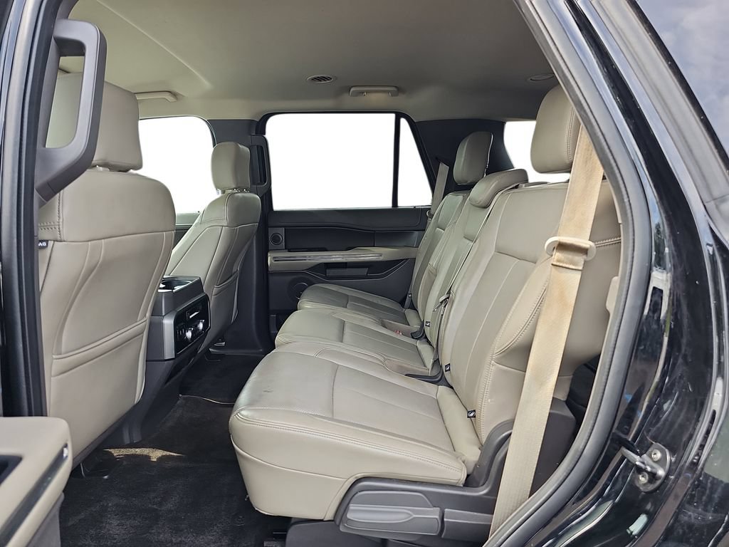 Used 2018 Ford Expedition XLT w/ Equipment Group 201A AWD/4WD image 14