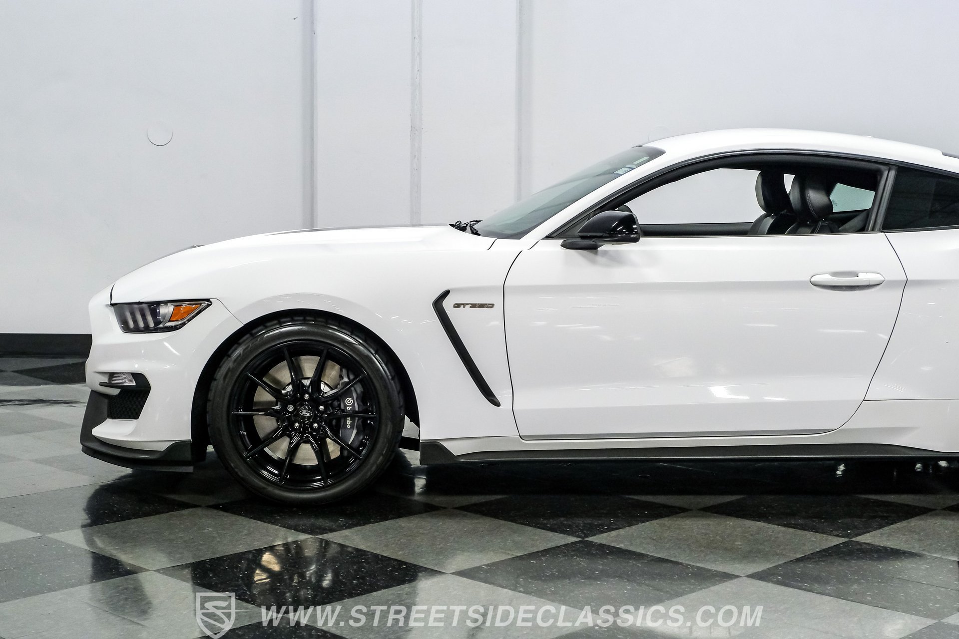 Used 2019 Ford Mustang Shelby GT350 w/ Technology Package RWD image 23