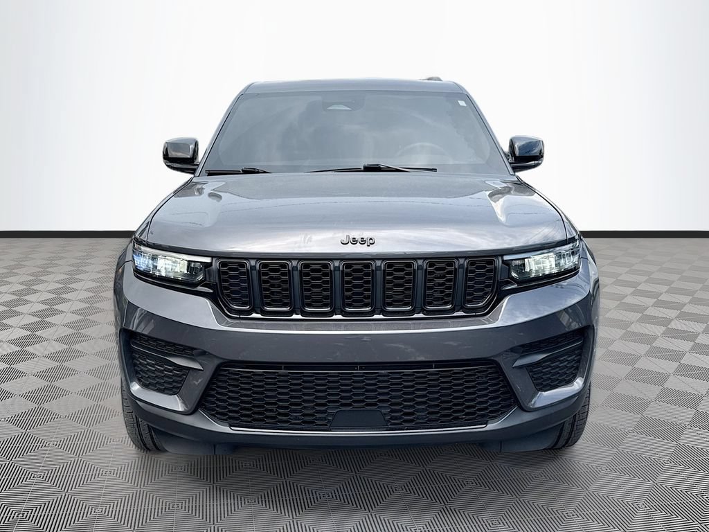 Used 2024 Jeep Grand Cherokee Altitude RWD image 2