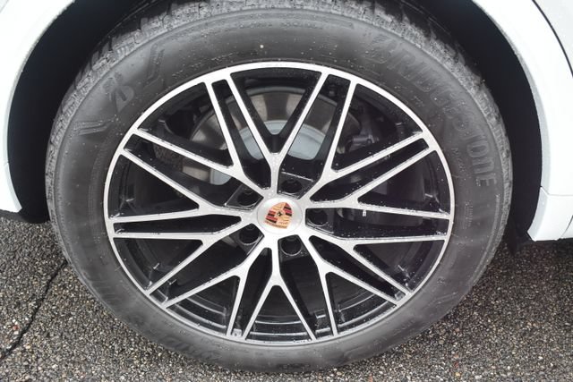 Used 2026 Porsche Cayenne AWD/4WD image 58