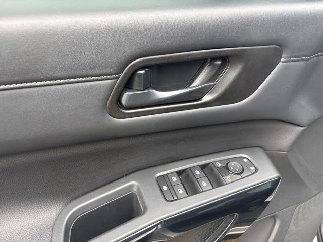 Used 2024 Nissan Pathfinder SV image 11
