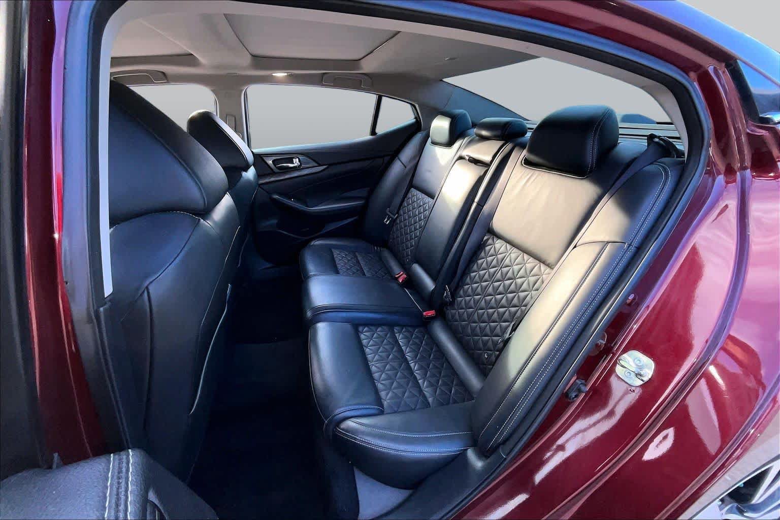 Used 2017 Nissan Maxima Platinum FWD image 18