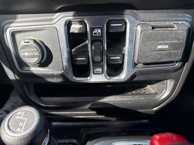Used 2020 Jeep Wrangler Unlimited Sahara image 22
