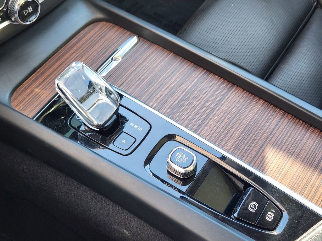 Used 2023 Volvo XC60 B5 Ultimate w/ Climate Package image 10