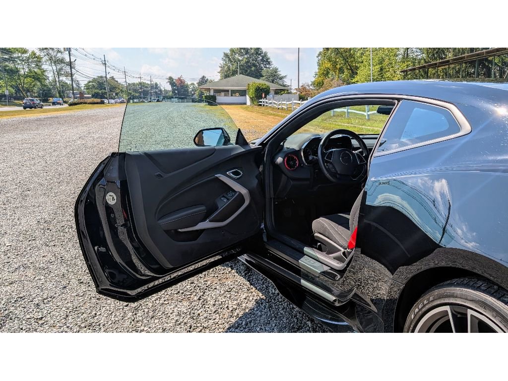 Used 2021 Chevrolet Camaro LT w/ RS Package image 9