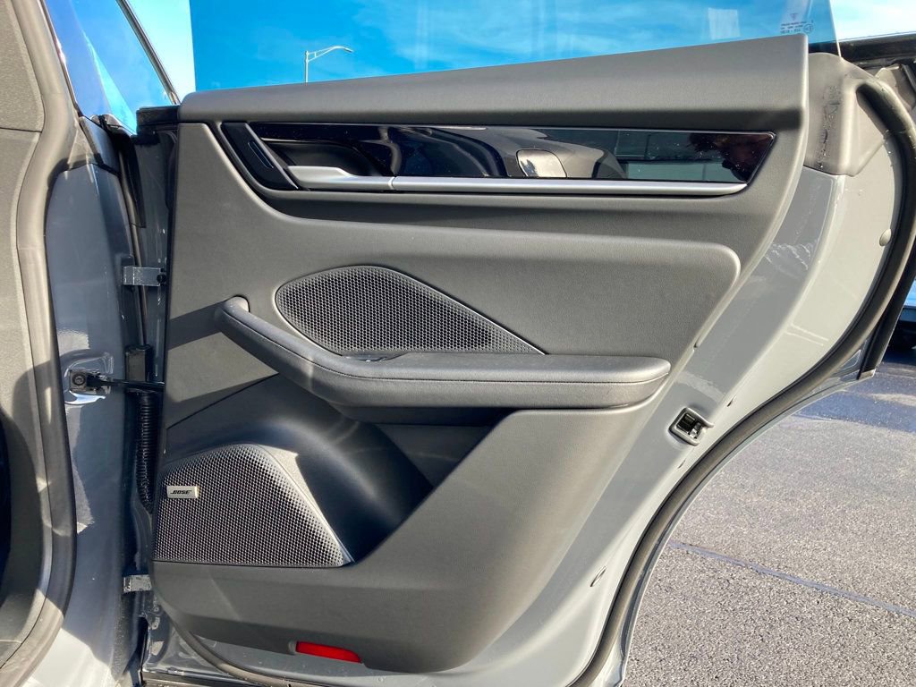 Used 2025 Porsche Macan 4S Electric image 29