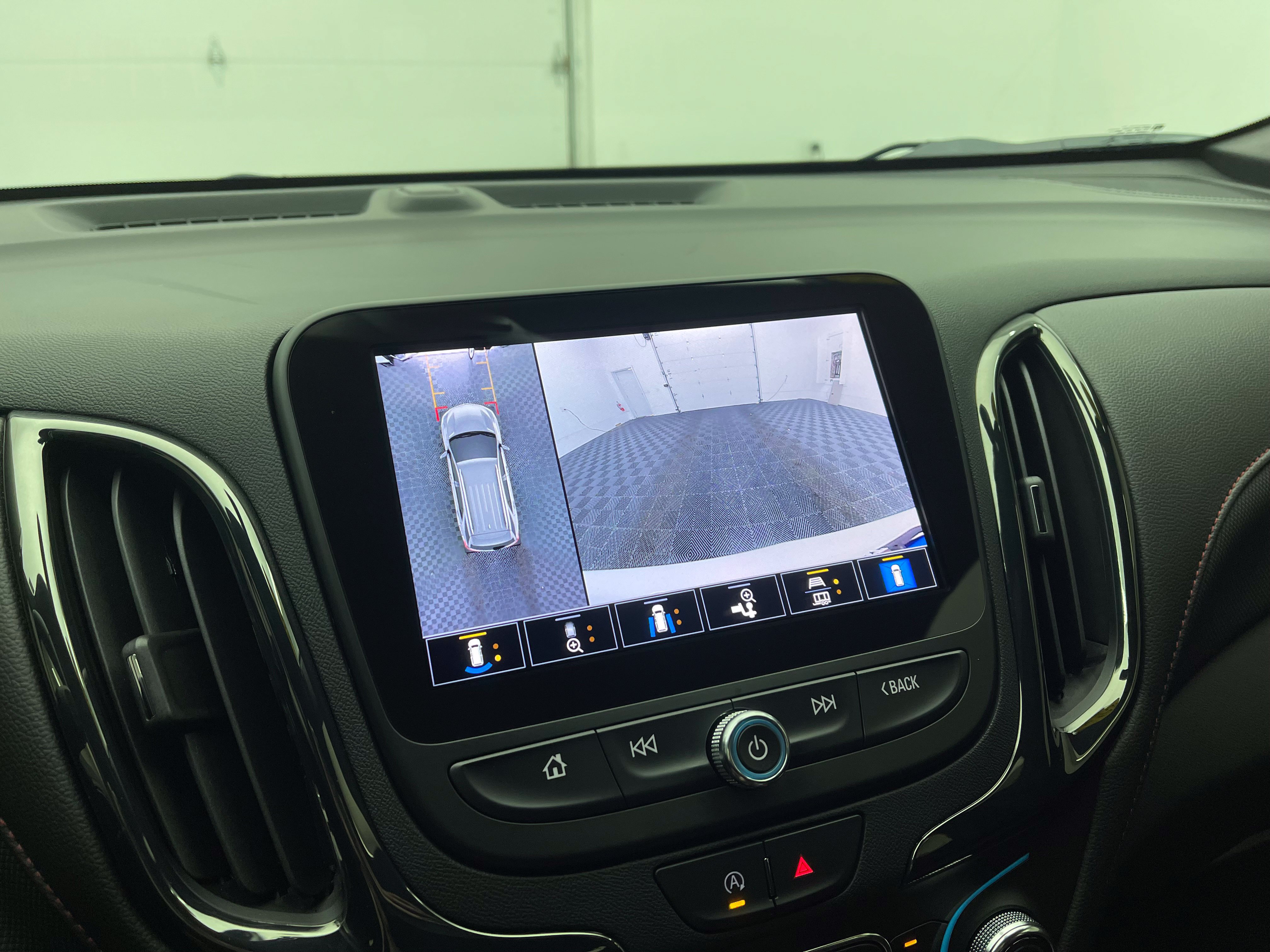 Used 2023 Chevrolet Equinox RS FWD image 4