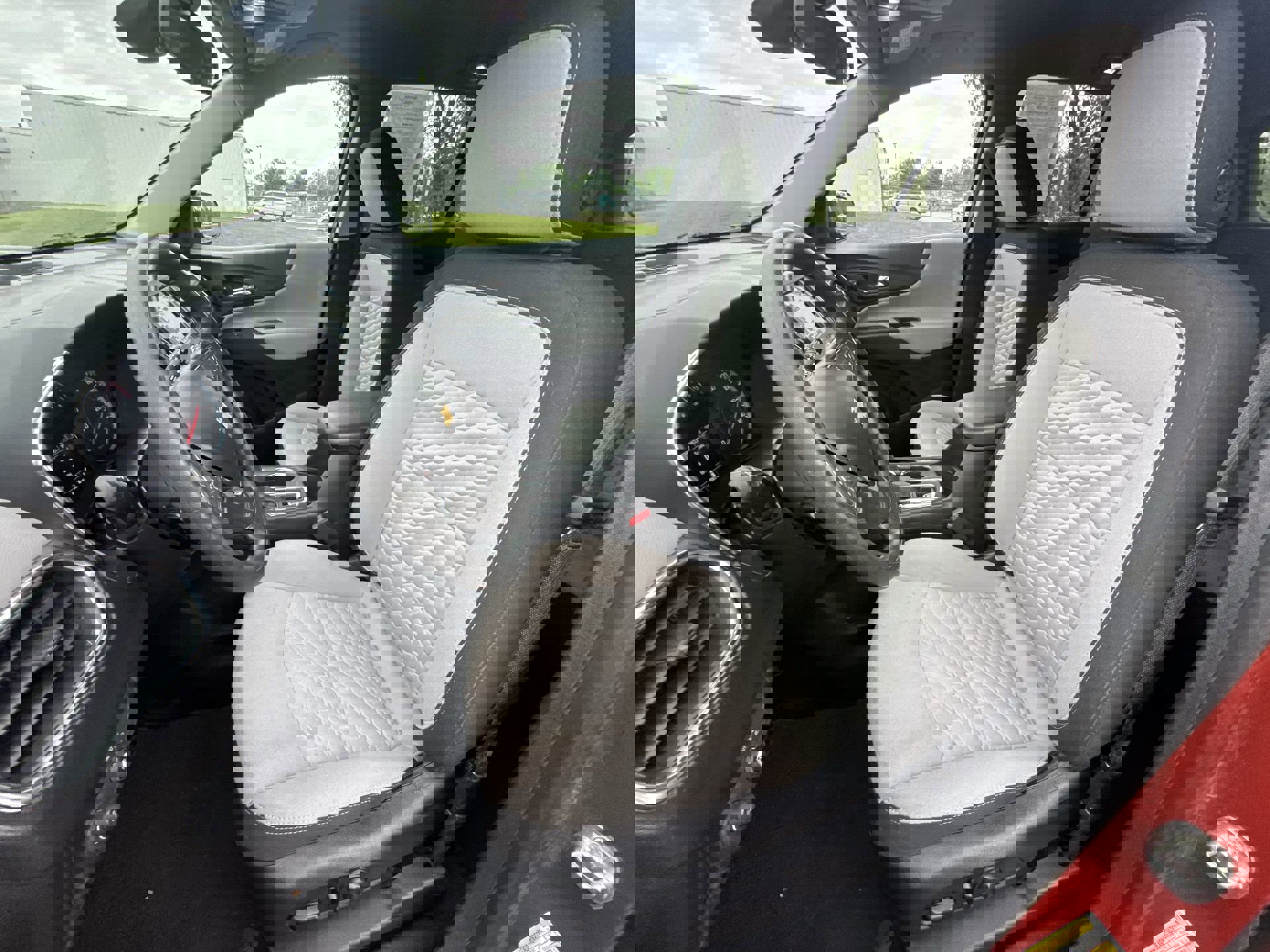 Used 2020 Chevrolet Equinox LS w/ LS Convenience Package image 11