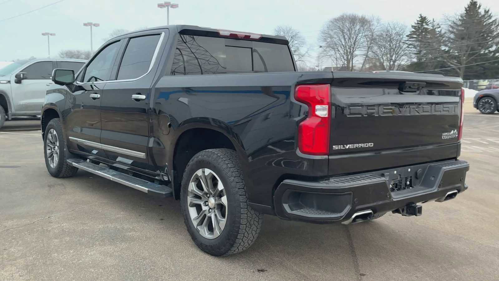 Certified 2022 Chevrolet Silverado 1500 High Country w/ Technology Package image 4