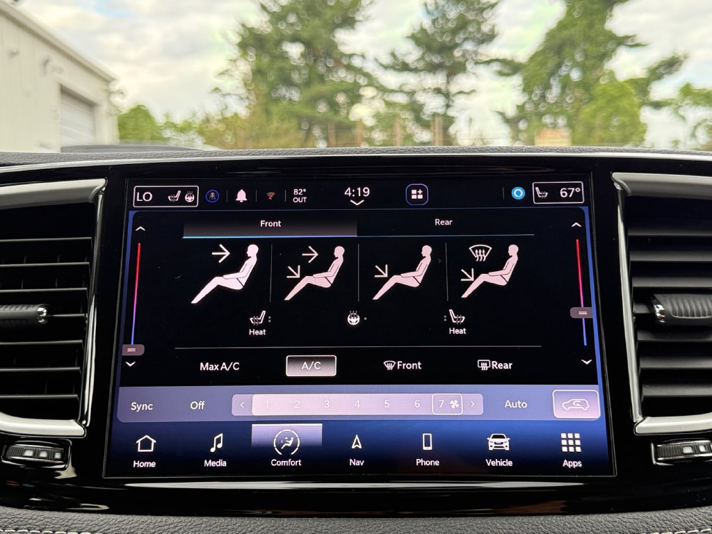Used 2022 Chrysler Pacifica Touring-L w/ Uconnect Theater Family Group AWD/4WD image 17