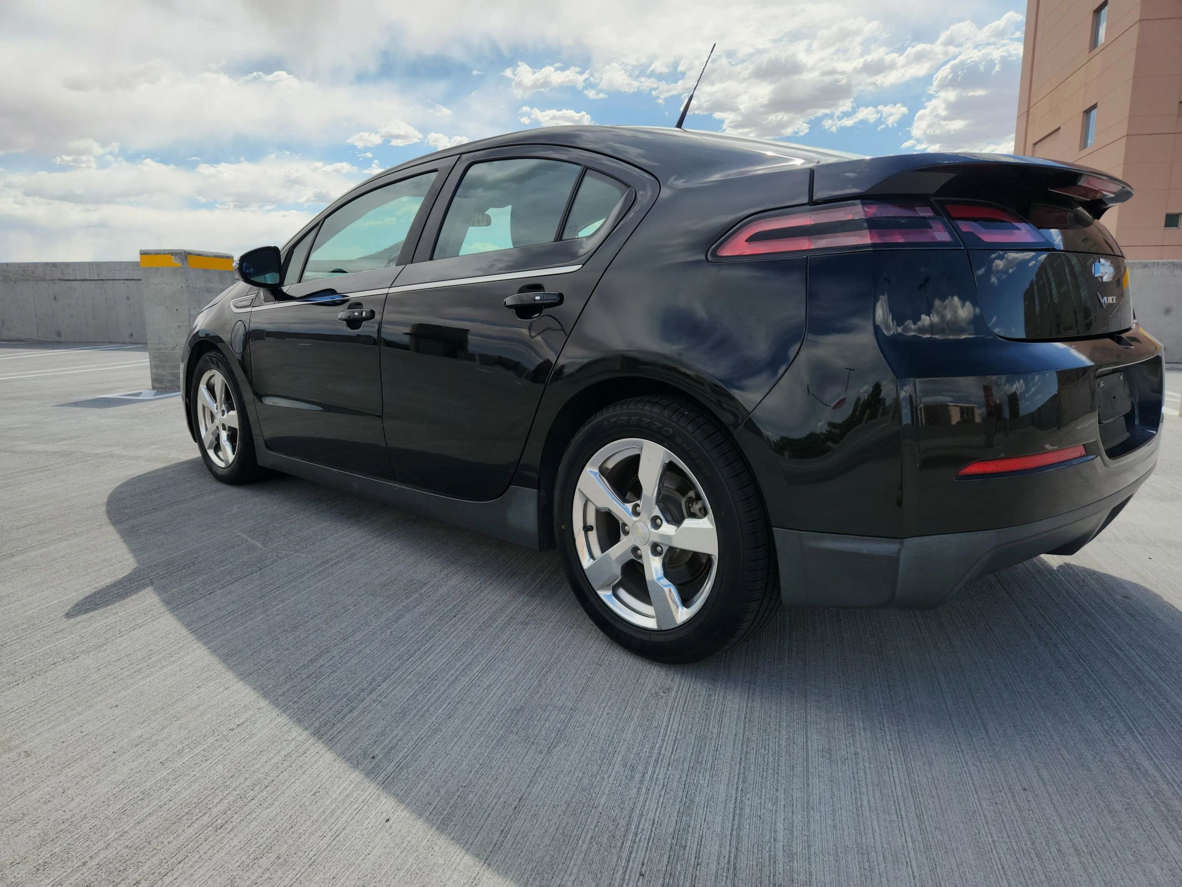 Used 2013 Chevrolet Volt Premium w/ Premium Trim Package FWD image 4