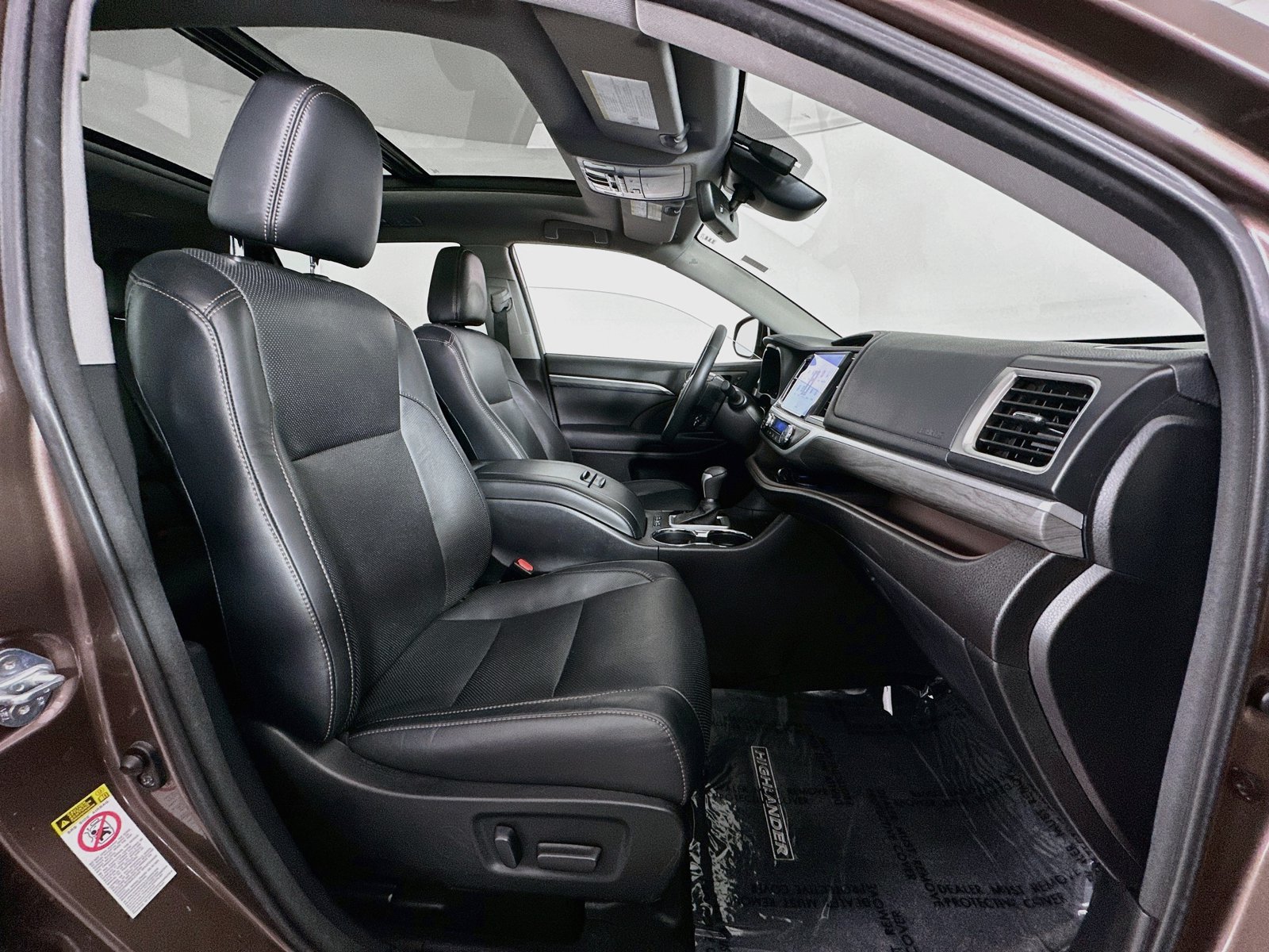 Used 2017 Toyota Highlander Limited Platinum FWD image 31