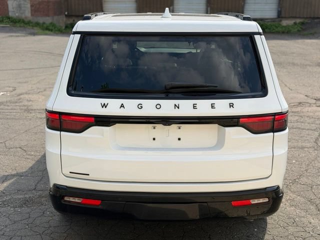 Used 2023 Jeep Wagoneer Series II AWD/4WD image 5