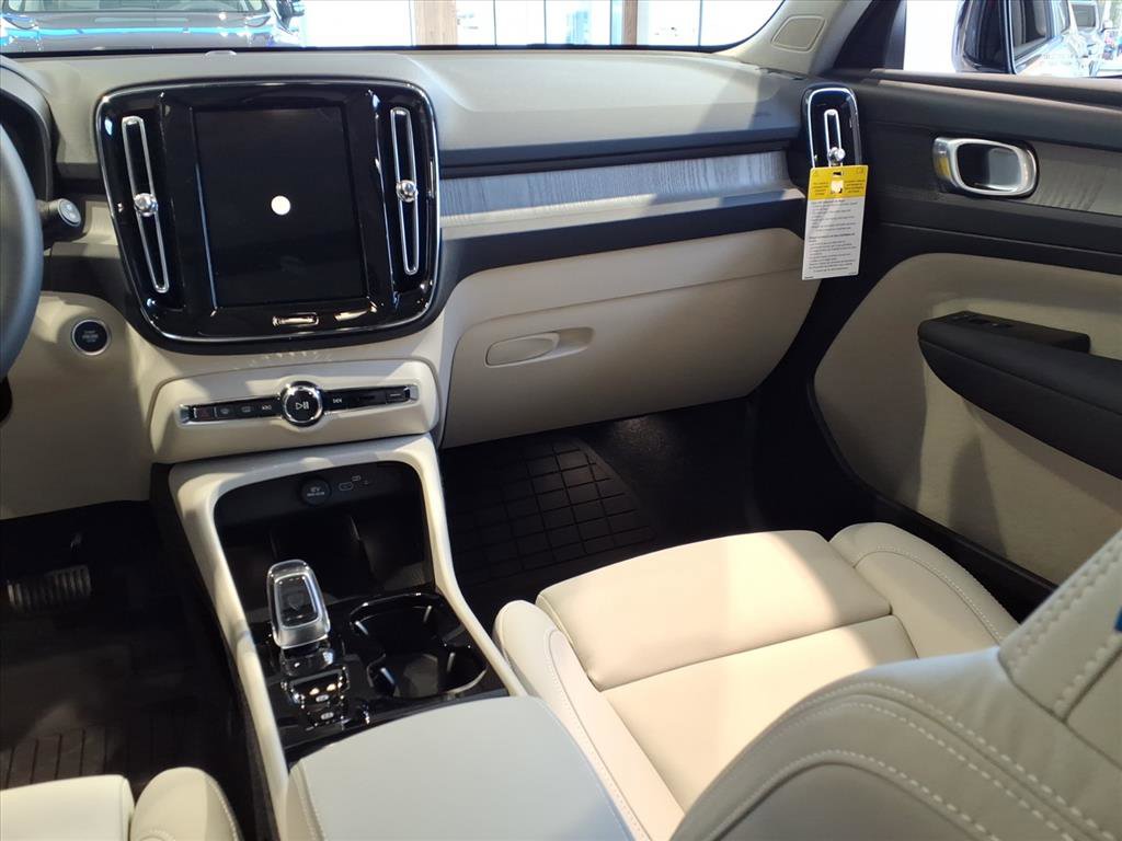 New 2026 Volvo XC40 B4 Plus w/ Protection Package Premier image 14