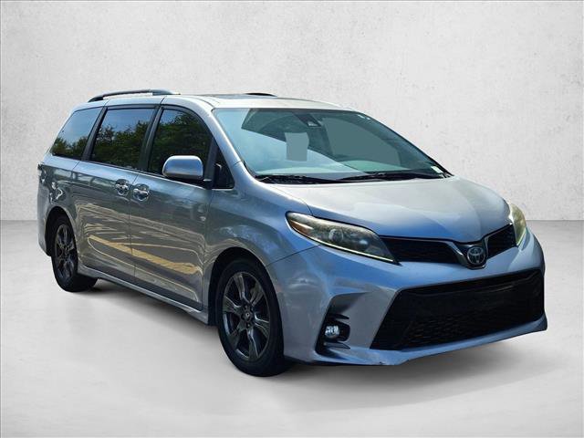 Used 2018 Toyota Sienna SE w/ SE Preferred Package image 2