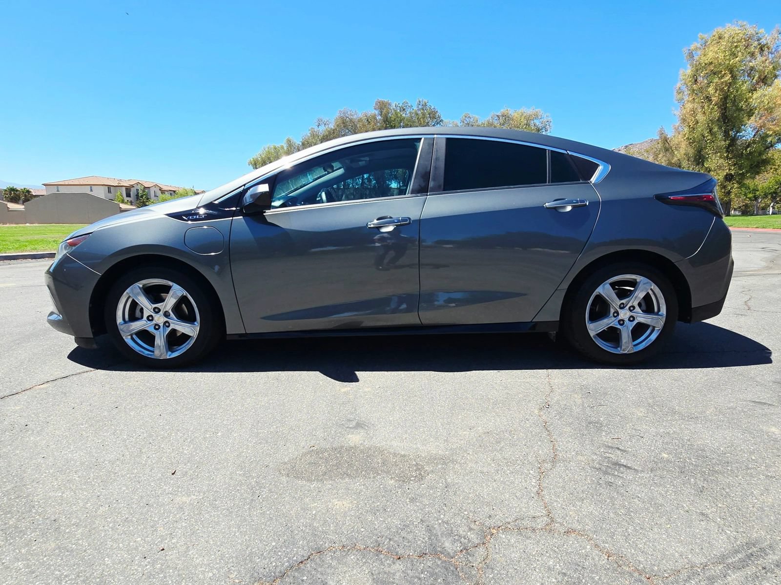 Used 2017 Chevrolet Volt LT w/ Comfort Package FWD image 5