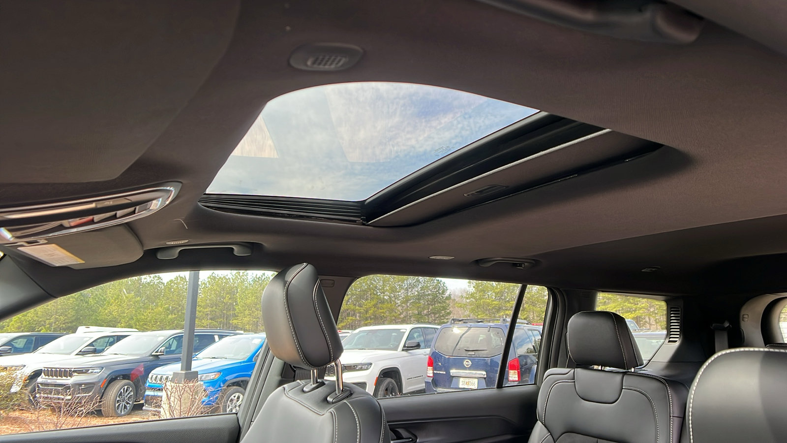 New 2025 Jeep Grand Cherokee L Laredo image 16