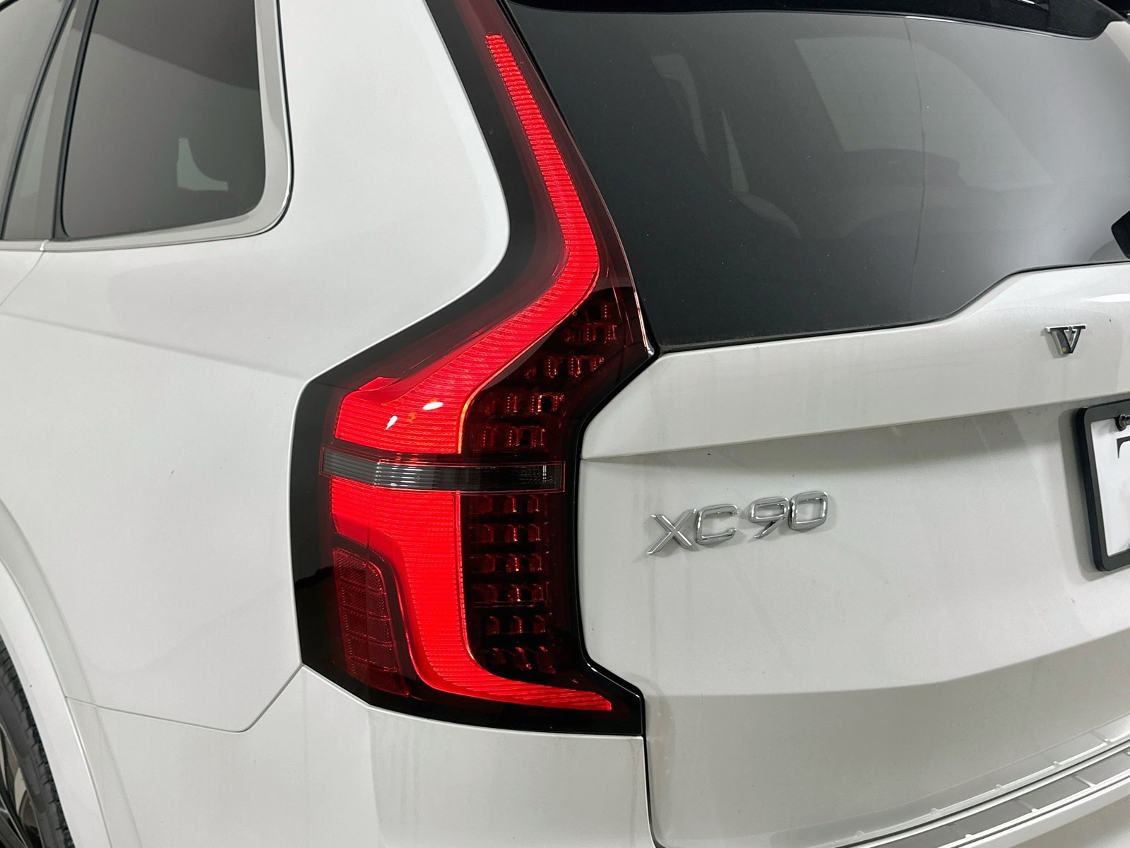 New 2026 Volvo XC90 T8 Plus w/ Protection Package AWD/4WD image 12