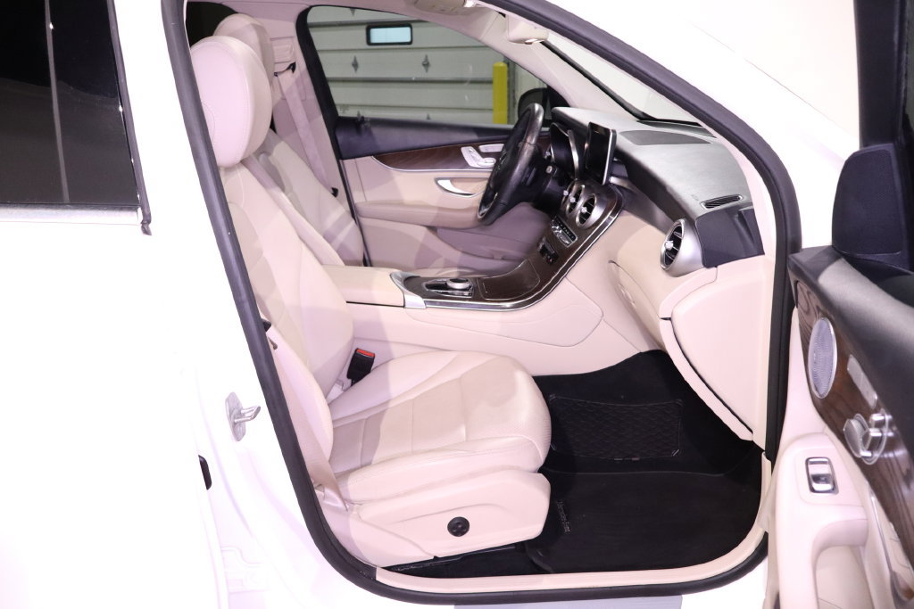 Used 2019 Mercedes-Benz GLC 300 4MATIC image 35