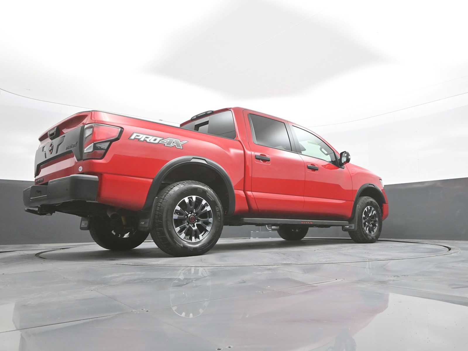 Used 2024 Nissan Titan PRO-4X w/ Pro-4x Convenience Package AWD/4WD image 28
