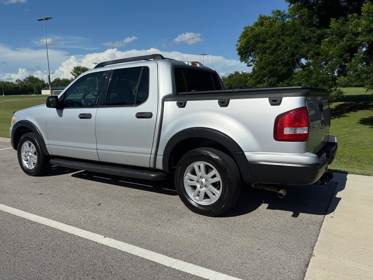 Used 2010 Ford Explorer Sport Trac XLT RWD image 7