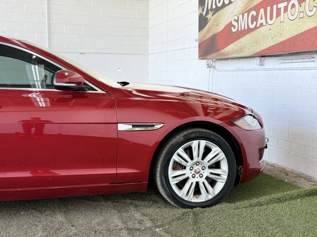 Used 2017 Jaguar XF Premium image 16