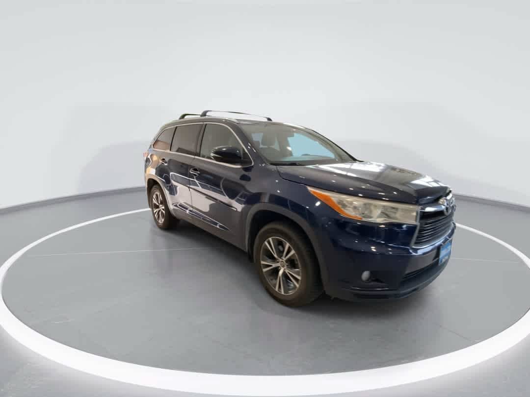 Used 2016 Toyota Highlander XLE w/ Protection Package #3 AWD/4WD image 2