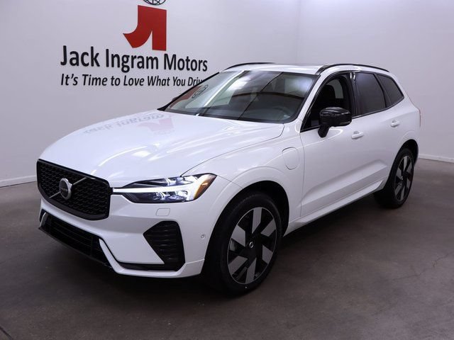 Used 2024 Volvo XC60 T8 Plus w/ Climate Package AWD/4WD image 2