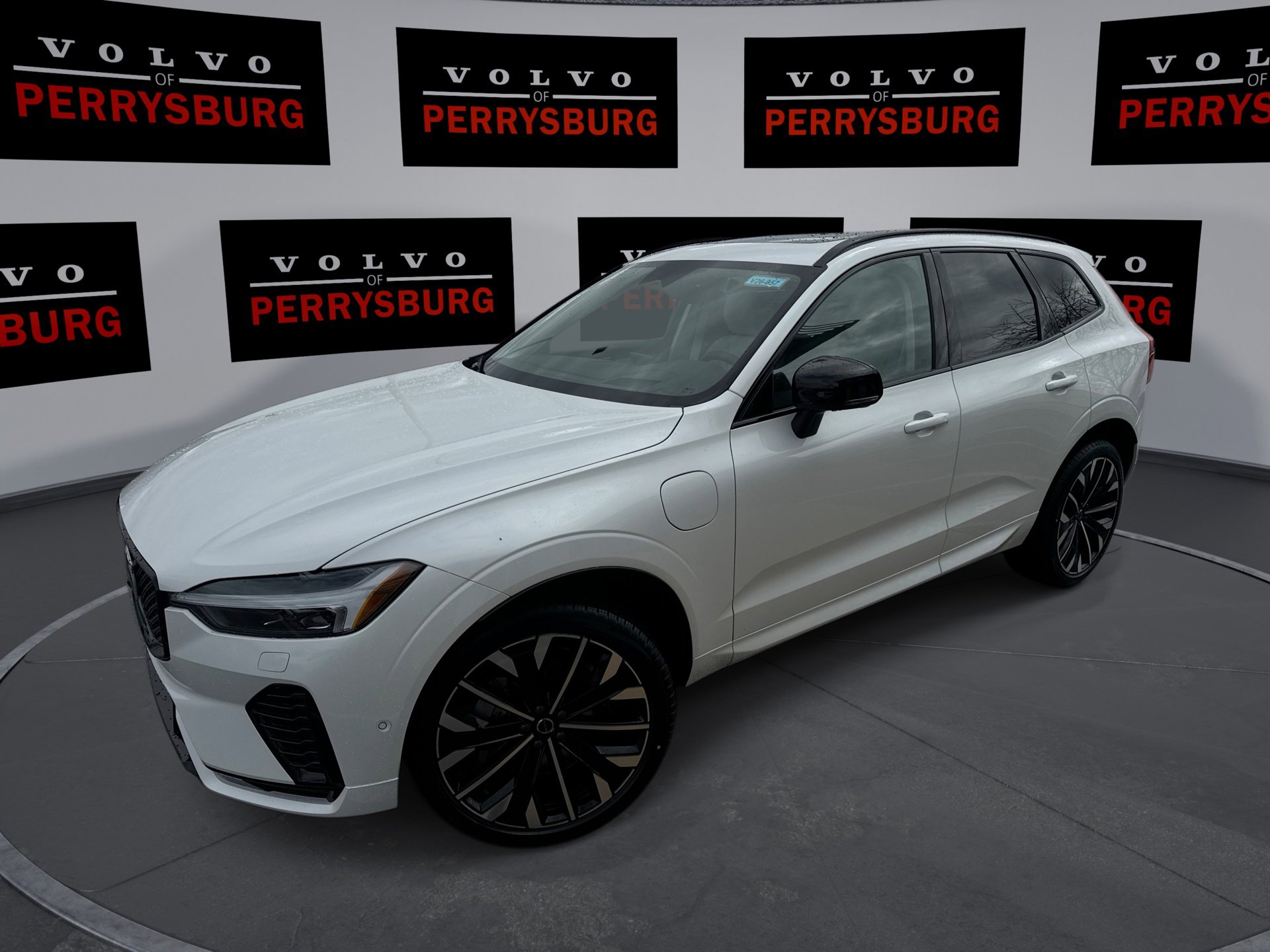 New 2026 Volvo XC60 T8 Ultra w/ Protection Package Premier