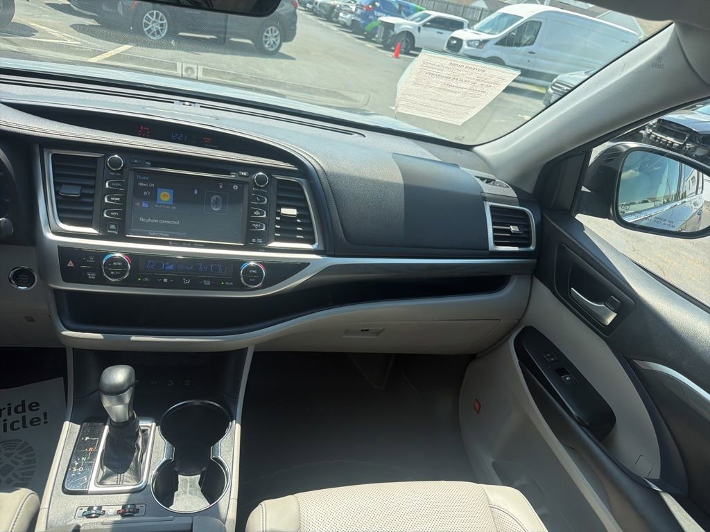 Used 2018 Toyota Highlander Limited AWD/4WD image 17