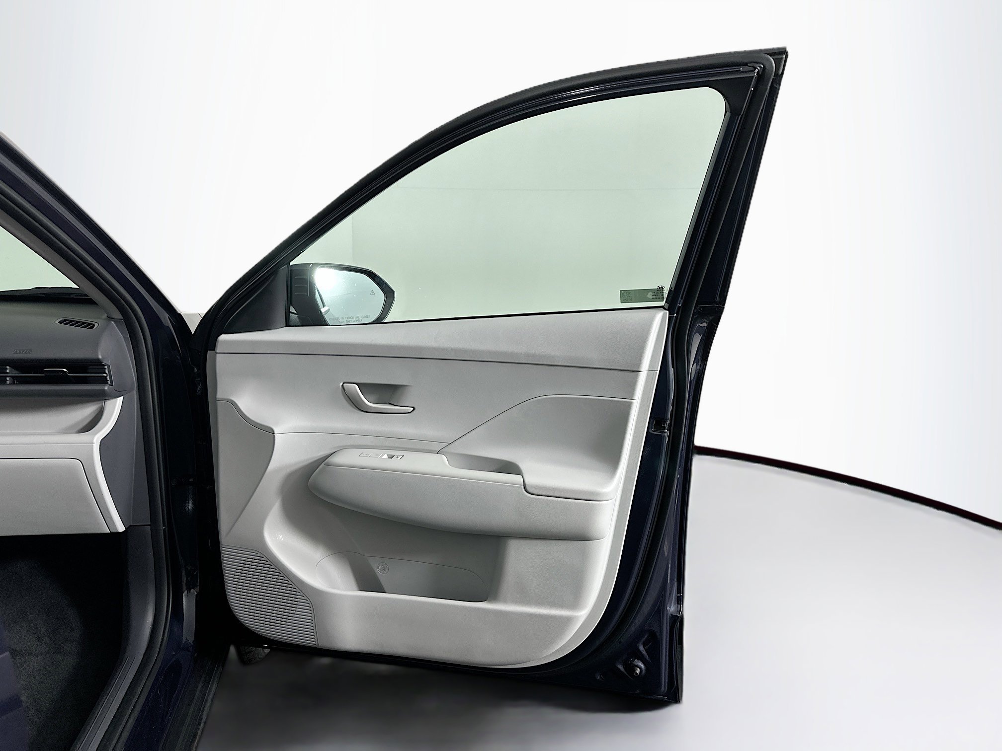 Used 2025 Hyundai Kona SEL image 32