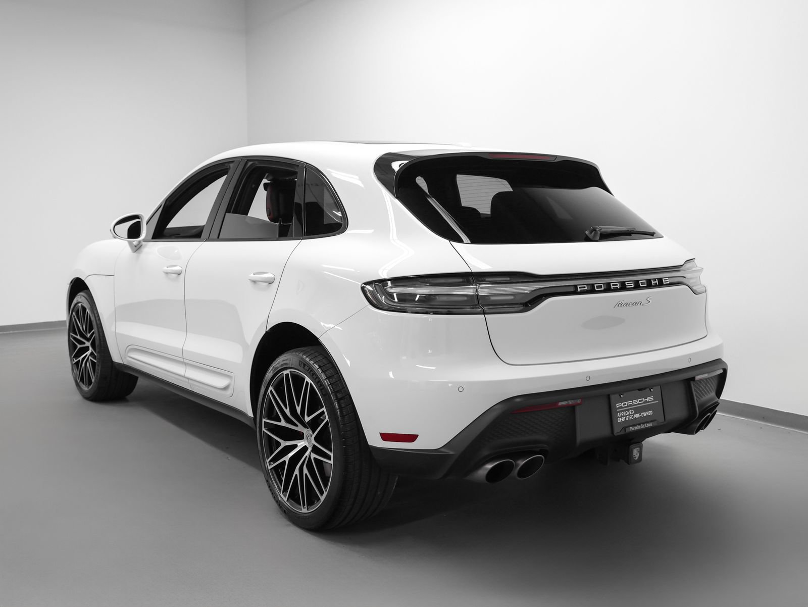 Certified 2022 Porsche Macan S image 3