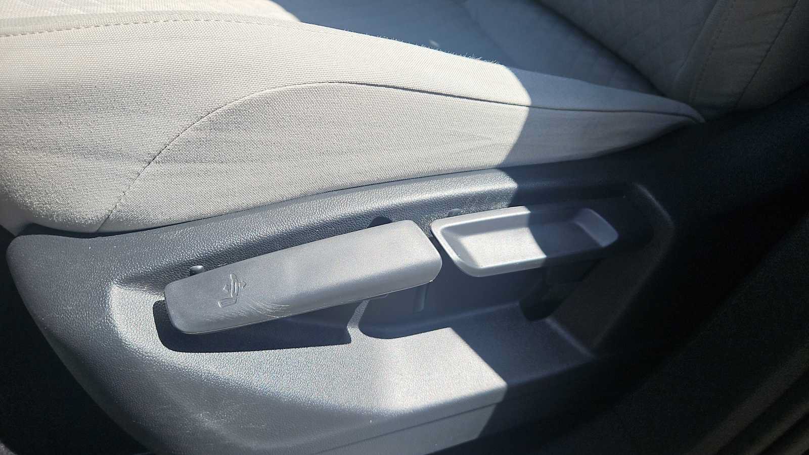 Used 2020 Volkswagen Tiguan S FWD image 14