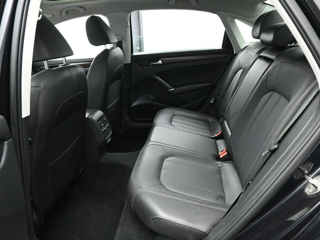 Used 2020 Volkswagen Passat 2.0T SEL image 14