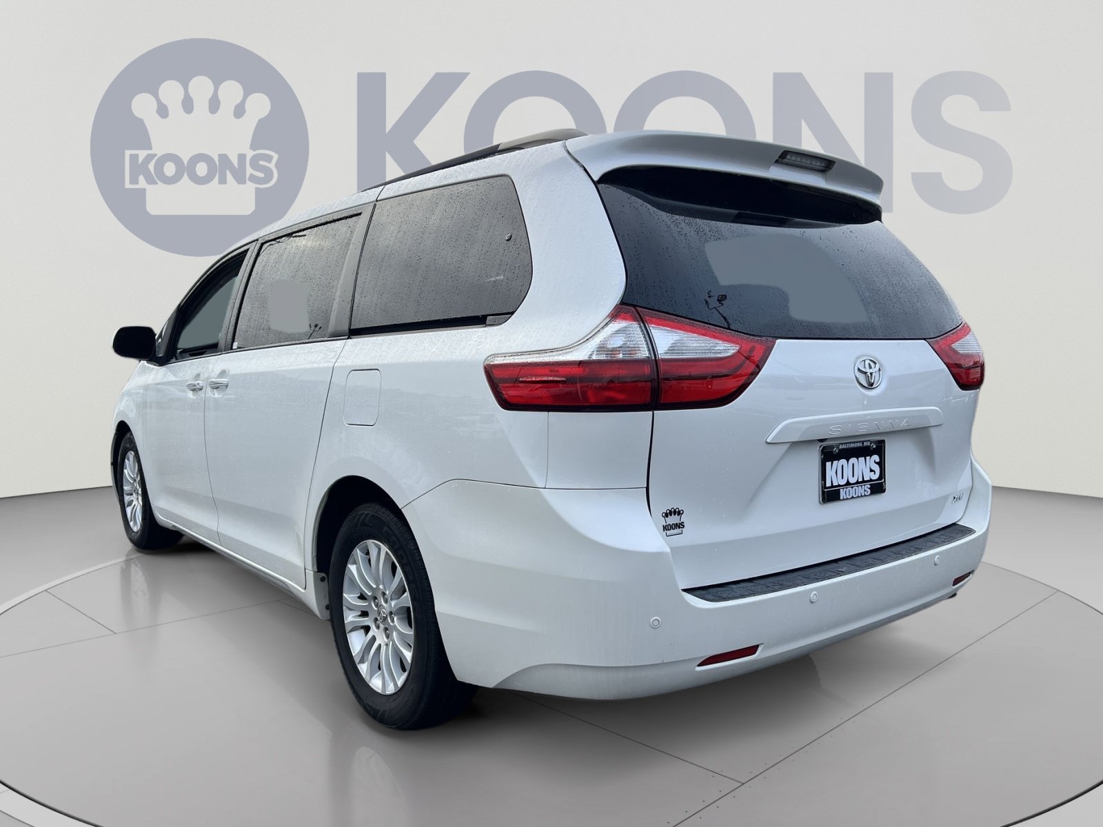 Used 2016 Toyota Sienna XLE w/ XLE Navigation Package FWD image 4