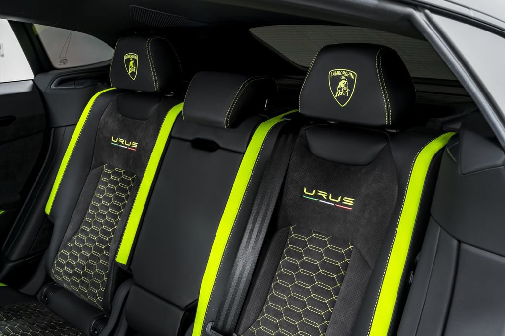 Used 2022 Lamborghini Urus AWD/4WD image 34