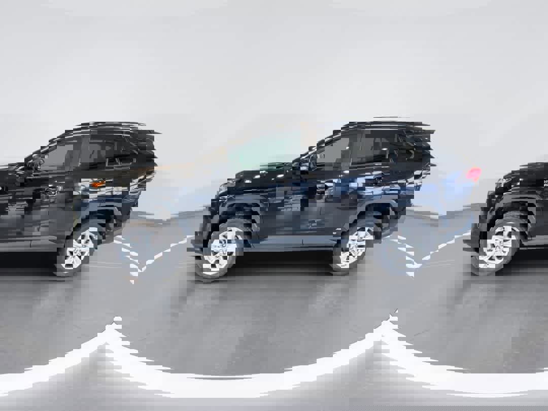 Used 2021 Toyota RAV4 XLE w/ Convenience Package image 5