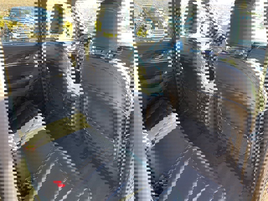 Used 2025 Jeep Grand Cherokee Limited image 24