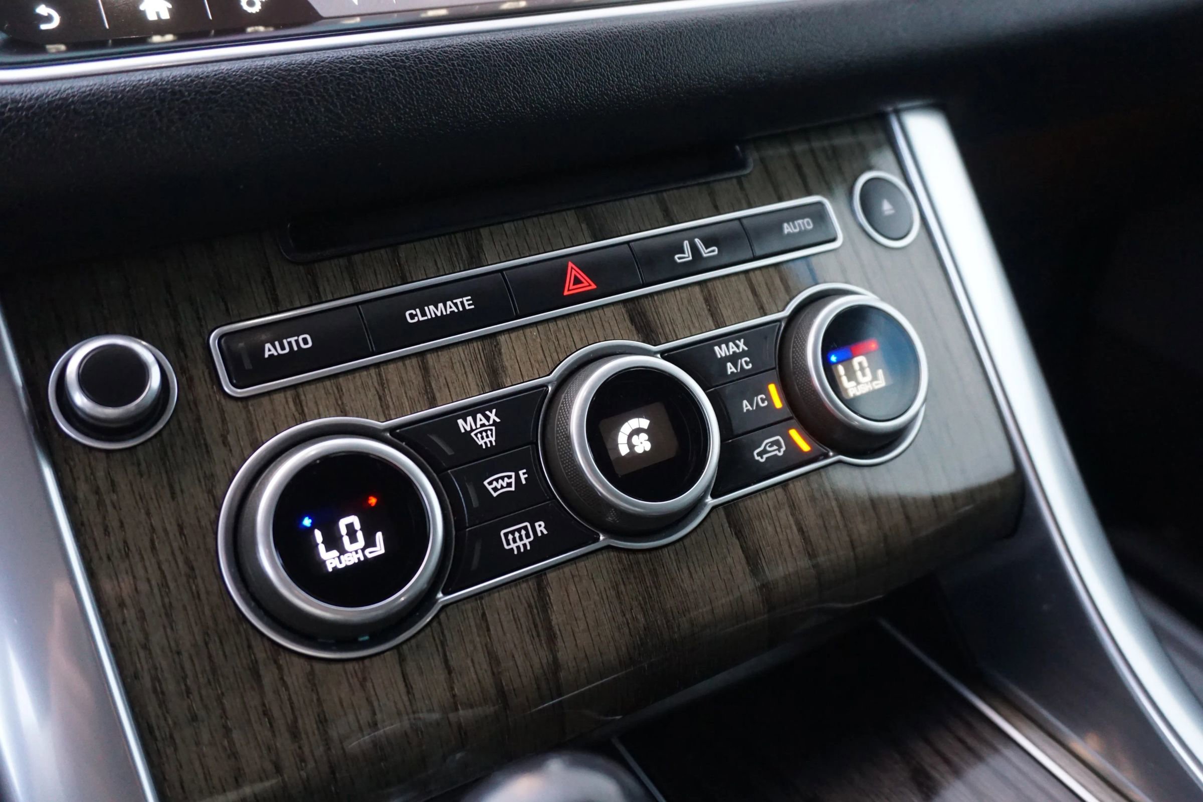 Used 2017 Land Rover Range Rover Sport HSE image 18