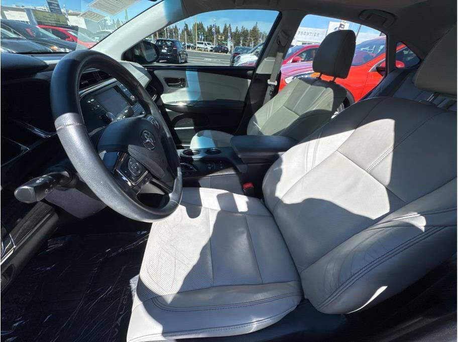 Used 2013 Toyota Avalon Limited image 18