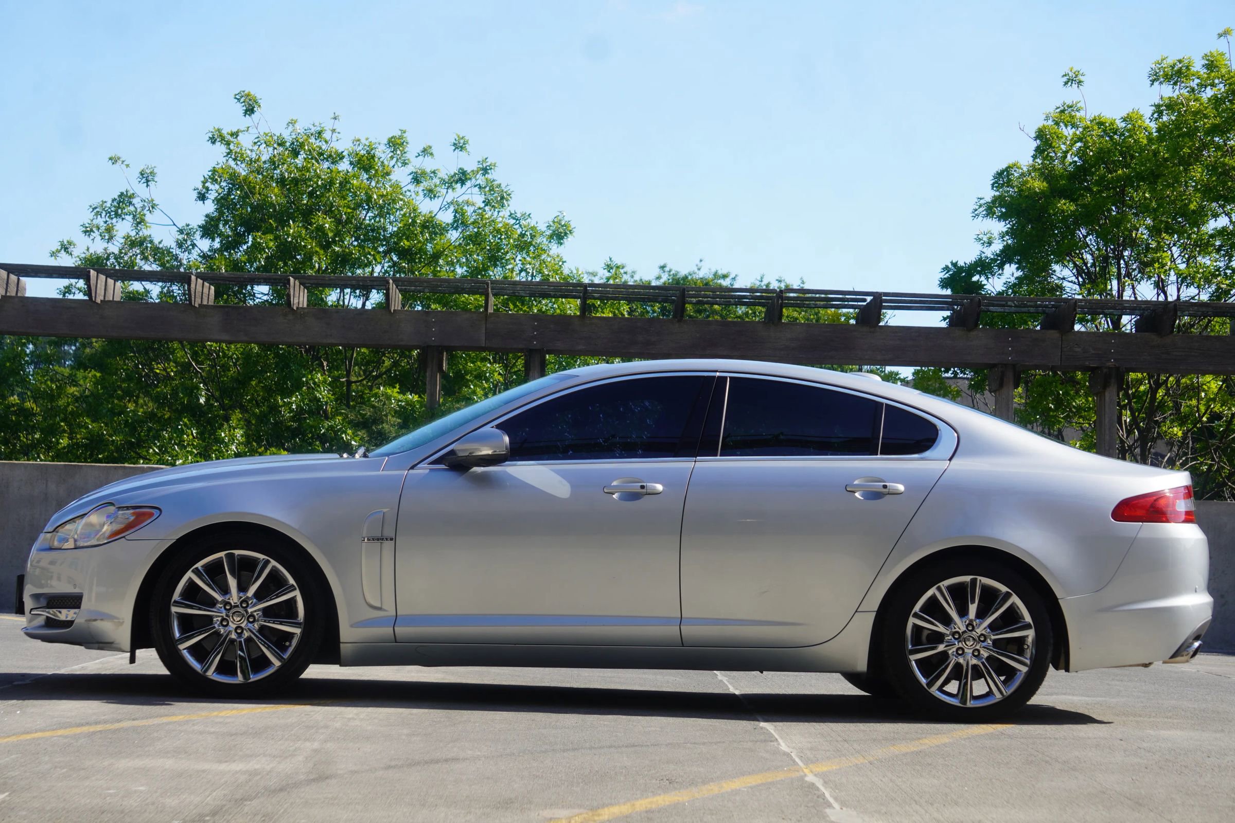Used 2011 Jaguar XF Premium RWD image 17