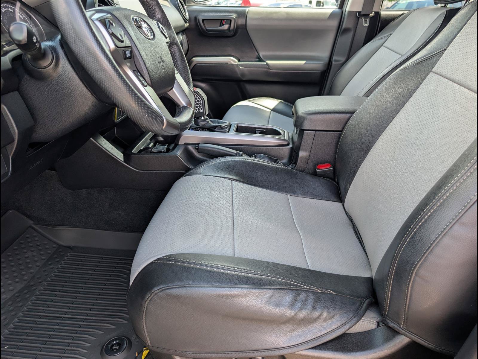 Used 2021 Toyota Tacoma SR5 AWD/4WD image 12