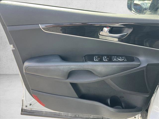 Used 2020 Kia Sorento L image 11