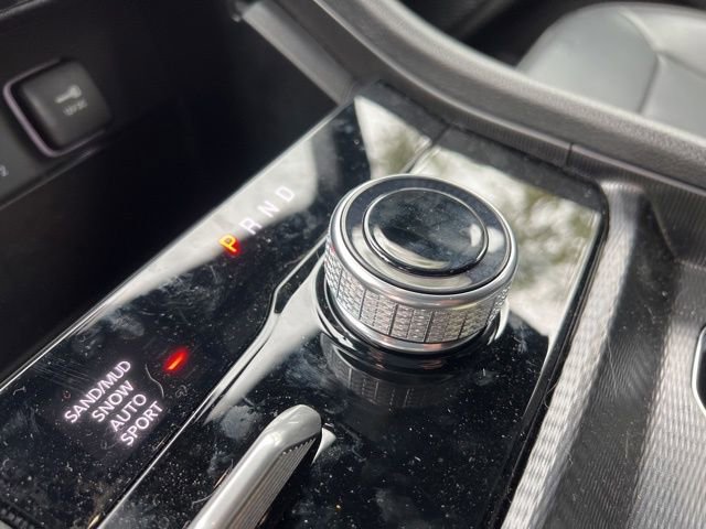 Used 2025 Jeep Grand Cherokee L Limited w/ Black Appearance Package image 19