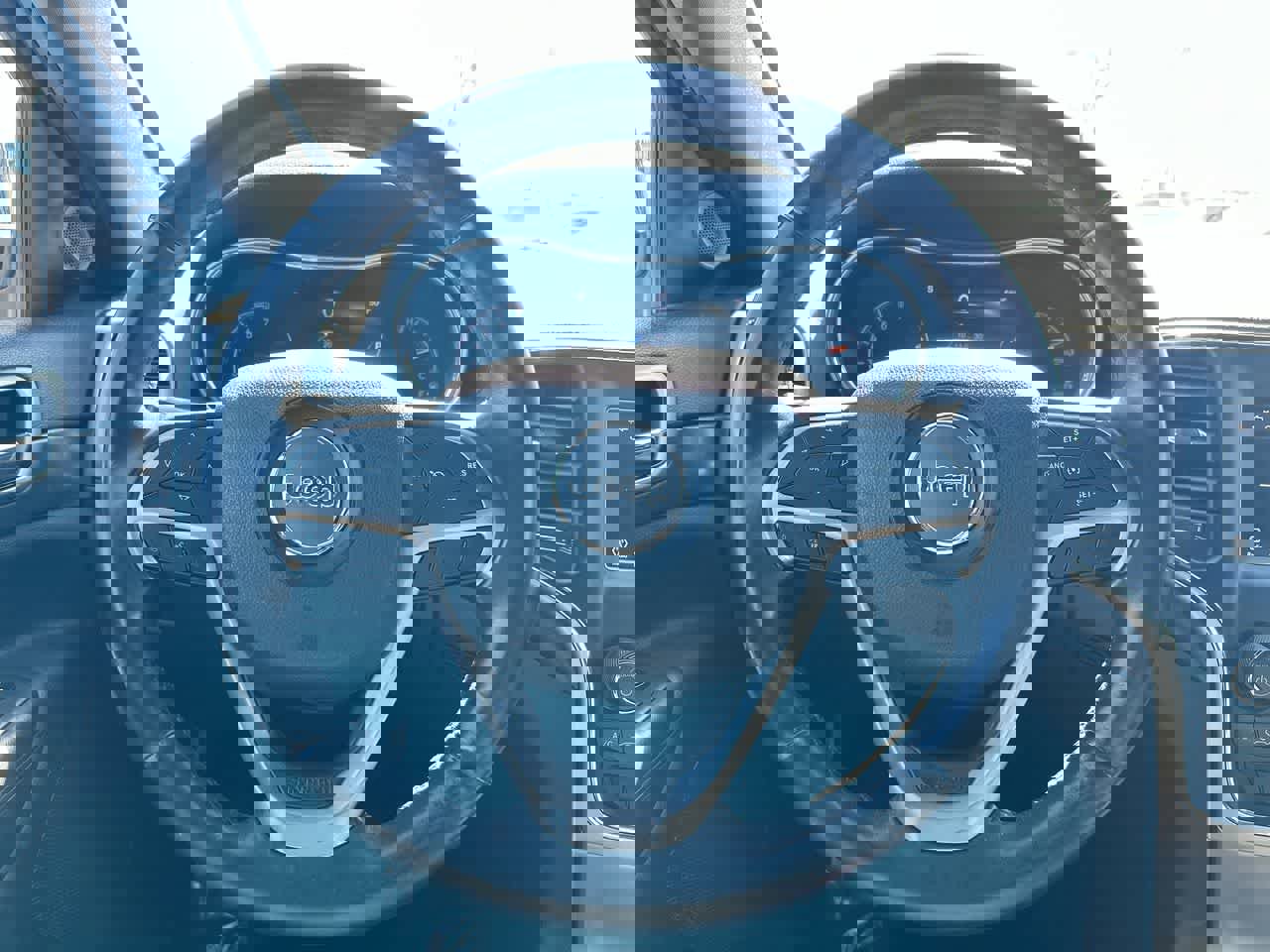 Used 2018 Jeep Grand Cherokee Laredo image 27