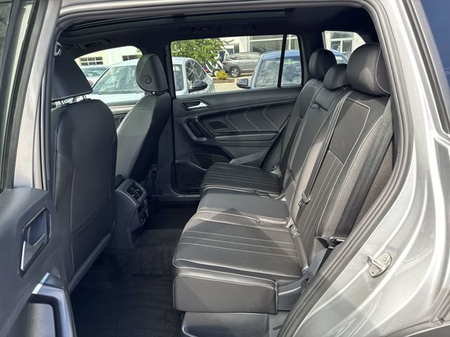 Certified 2023 Volkswagen Tiguan SE R-Line AWD/4WD image 25