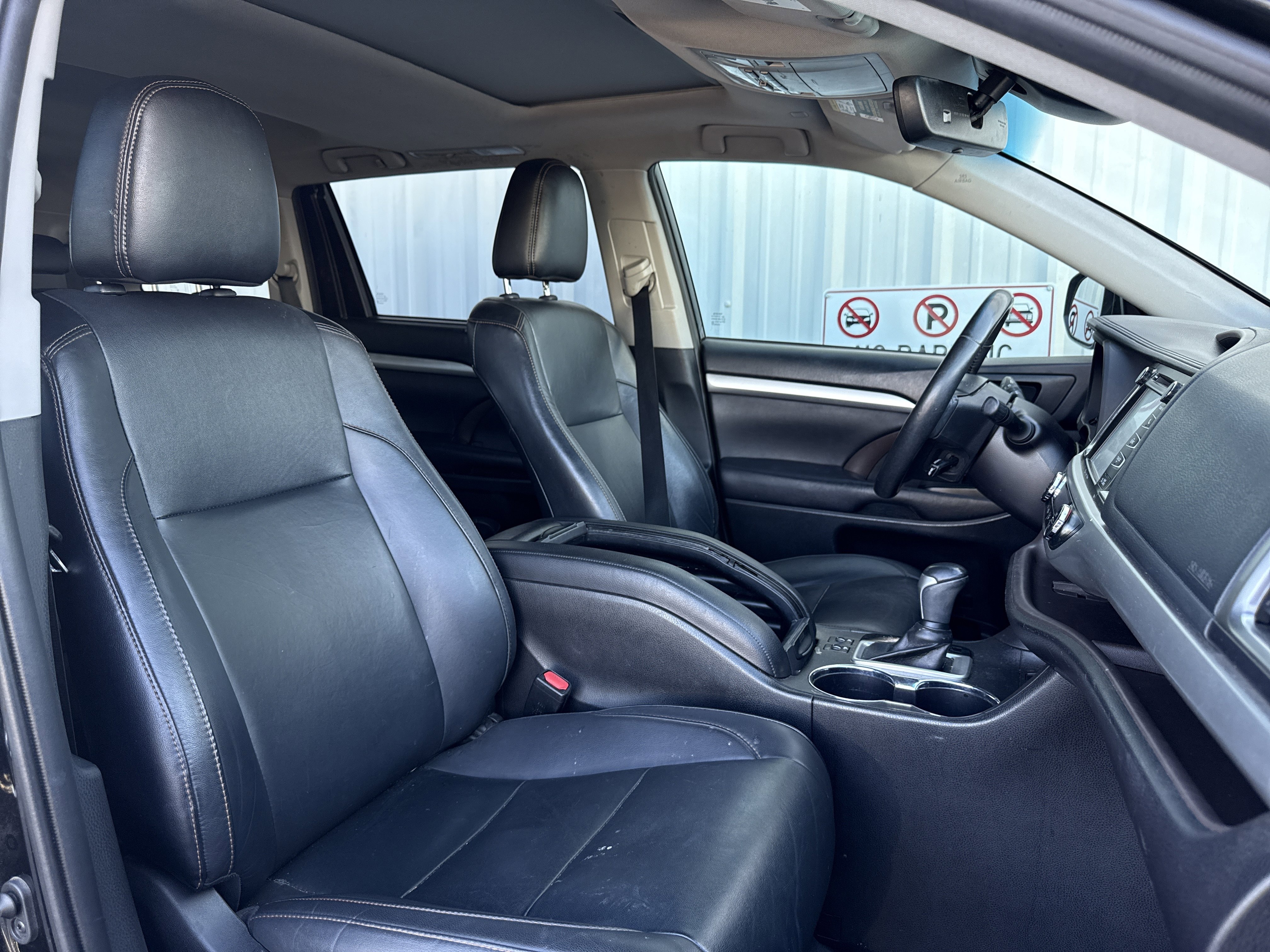 Used 2019 Toyota Highlander XLE image 29